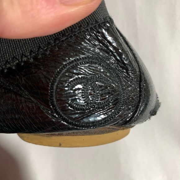 CHANEL size 35 soft crinkled patent leather flats - Picture 4 of 16